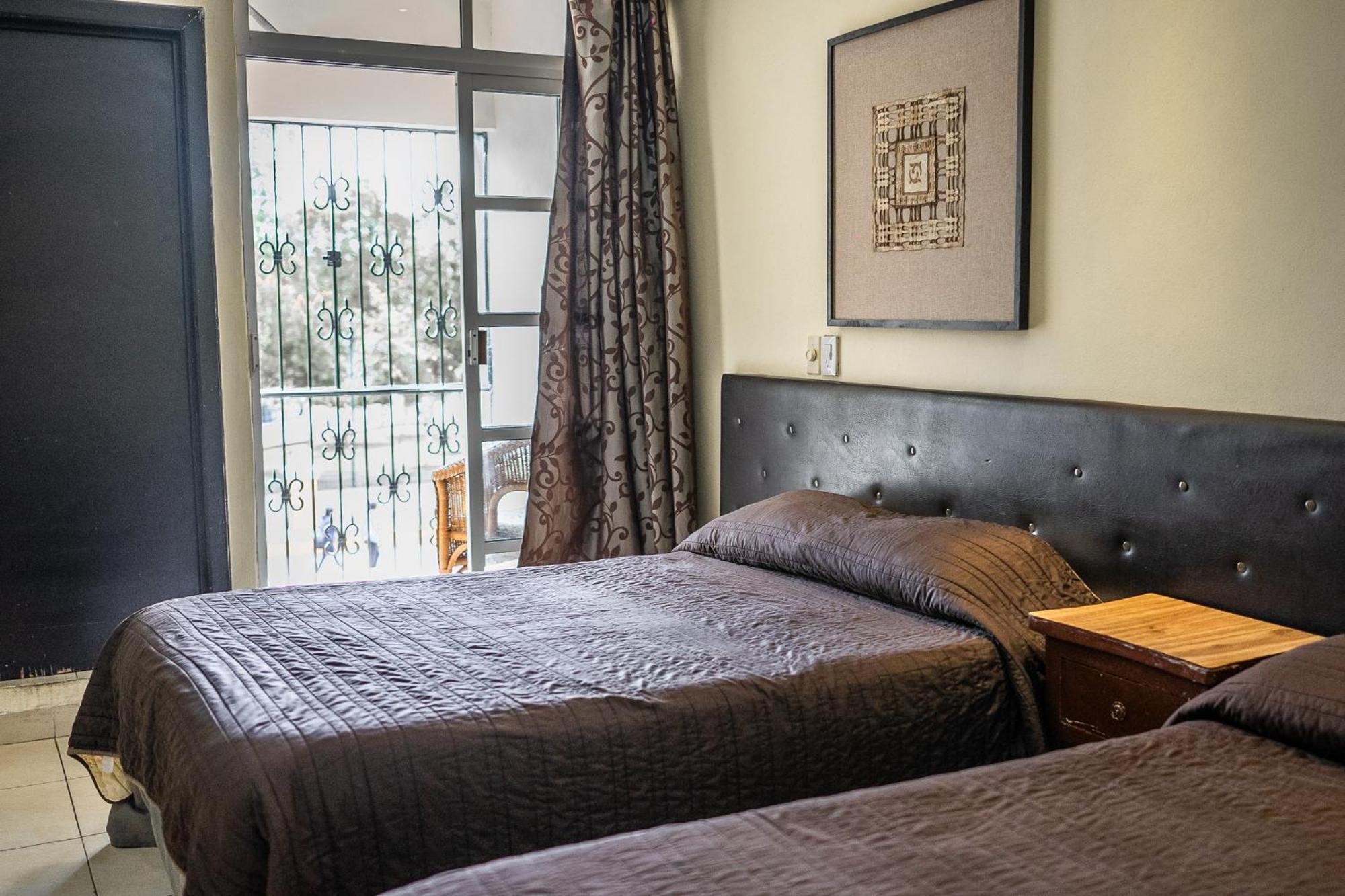 Hotel Maria De La Luz Valladolid  Bagian luar foto
