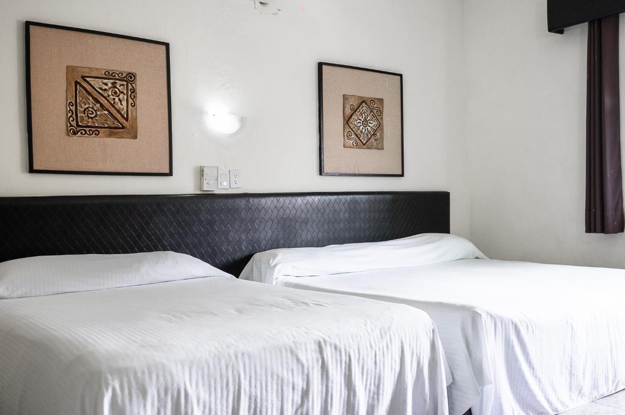 Hotel Maria De La Luz Valladolid  Bagian luar foto