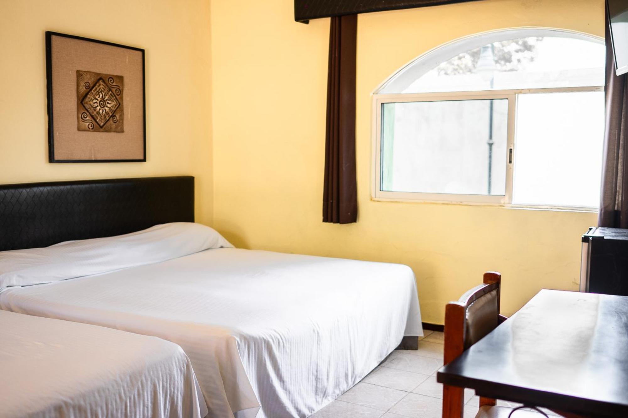 Hotel Maria De La Luz Valladolid  Bagian luar foto