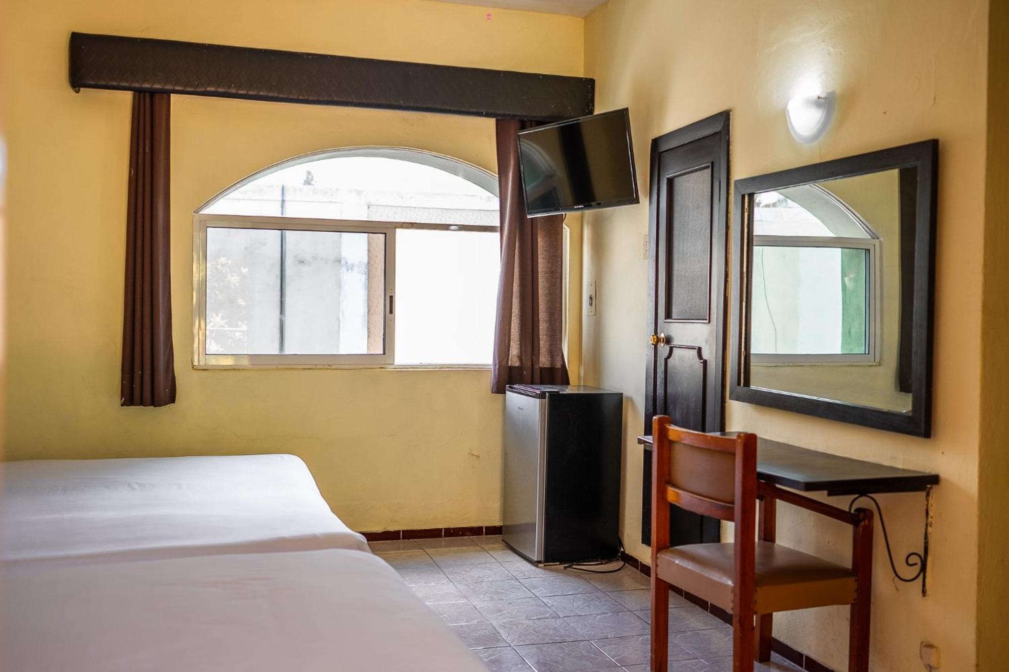 Hotel Maria De La Luz Valladolid  Bagian luar foto