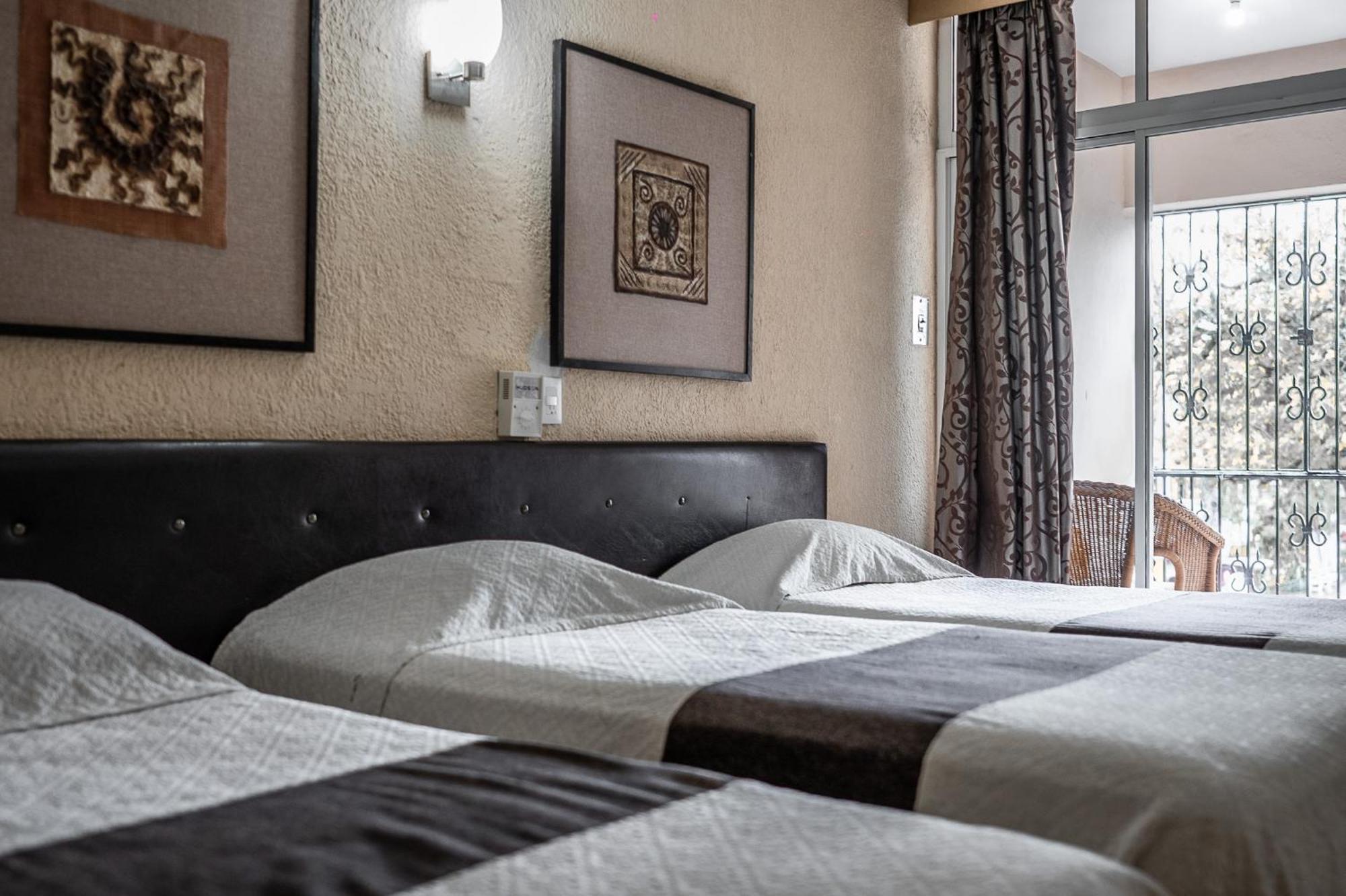 Hotel Maria De La Luz Valladolid  Bagian luar foto