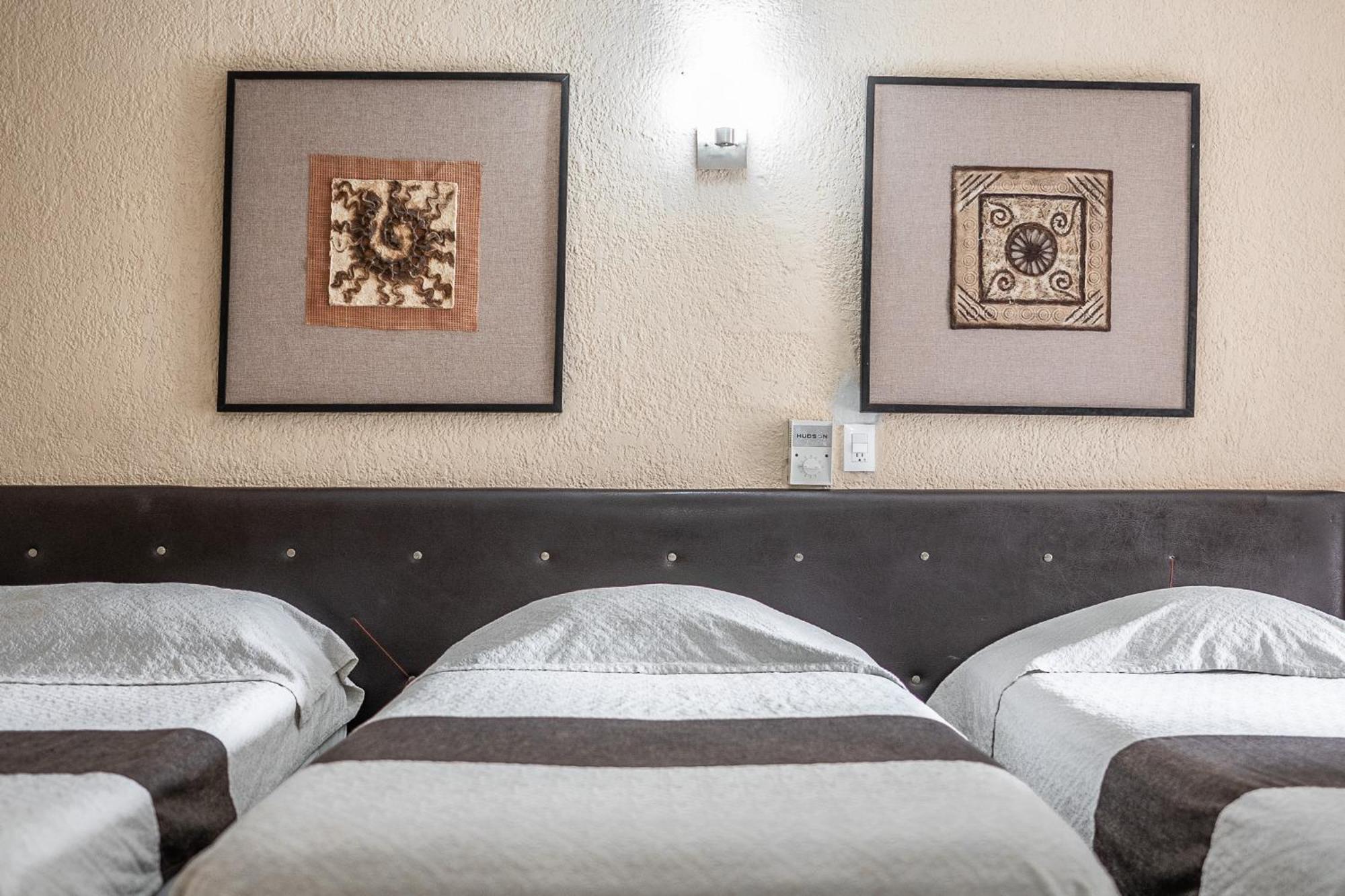 Hotel Maria De La Luz Valladolid  Bagian luar foto