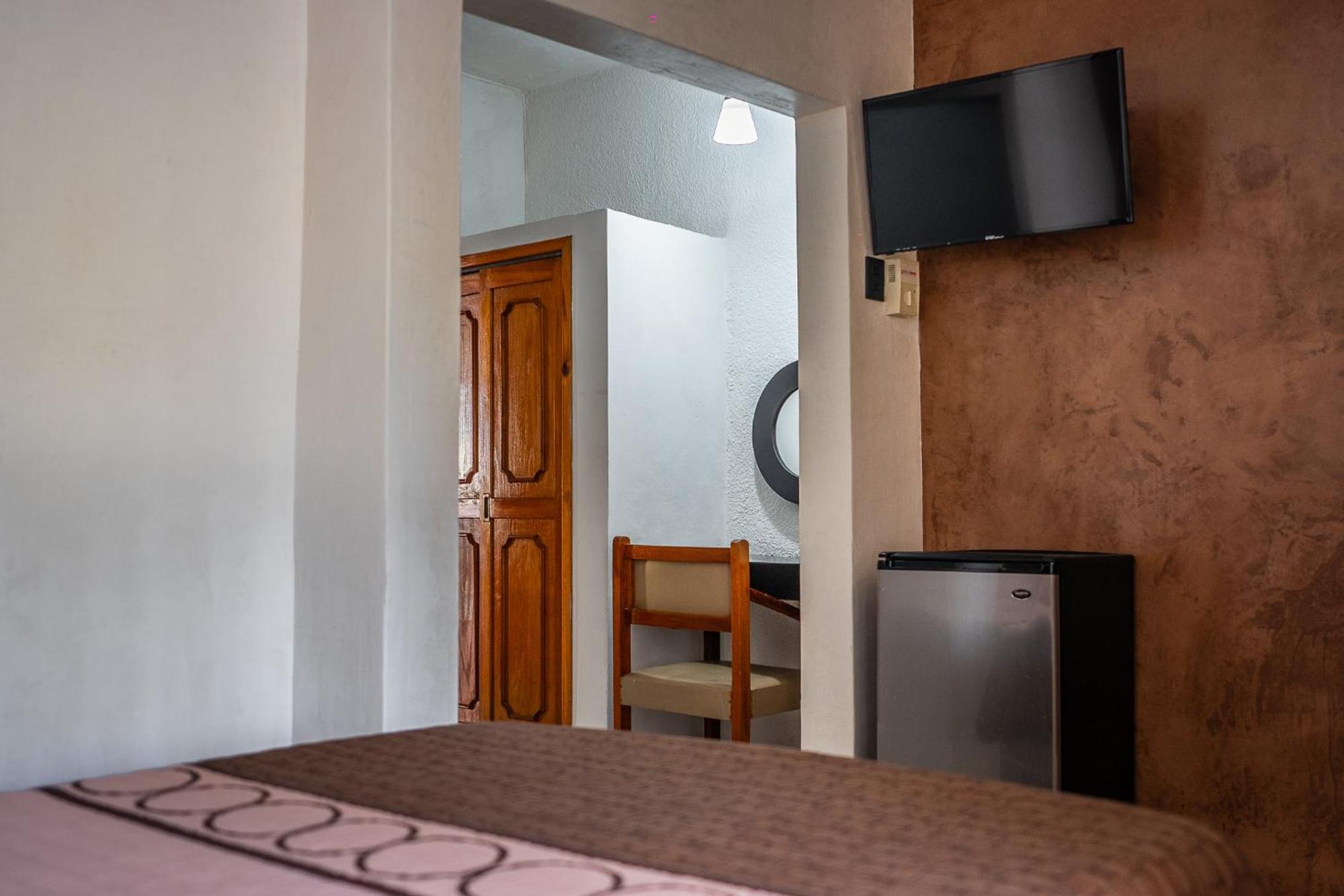 Hotel Maria De La Luz Valladolid  Bagian luar foto