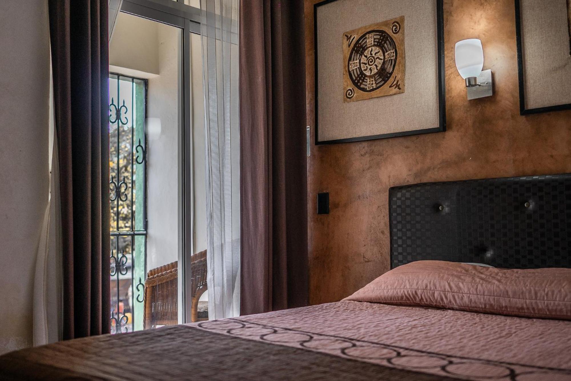 Hotel Maria De La Luz Valladolid  Bagian luar foto