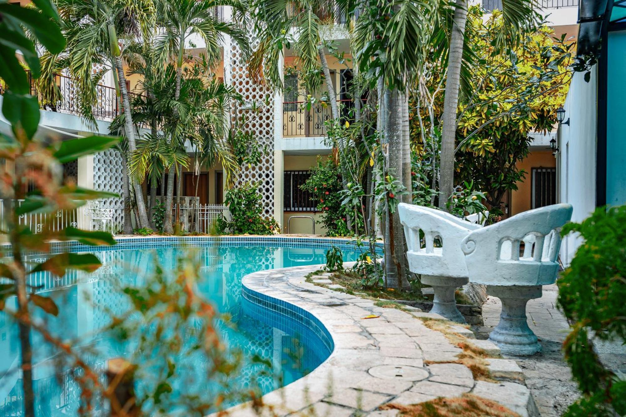 Hotel Maria De La Luz Valladolid  Bagian luar foto