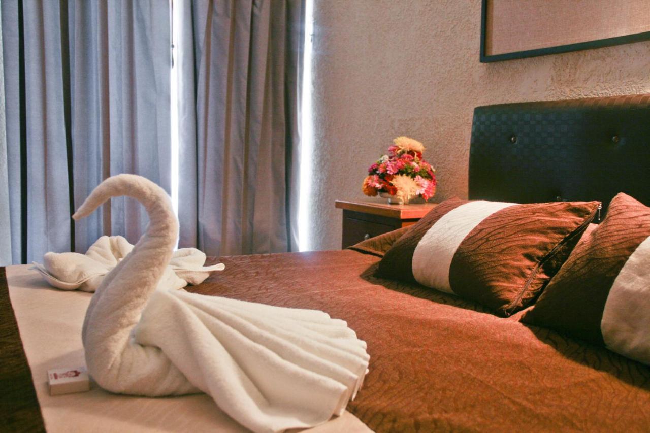 Hotel Maria De La Luz Valladolid  Bagian luar foto